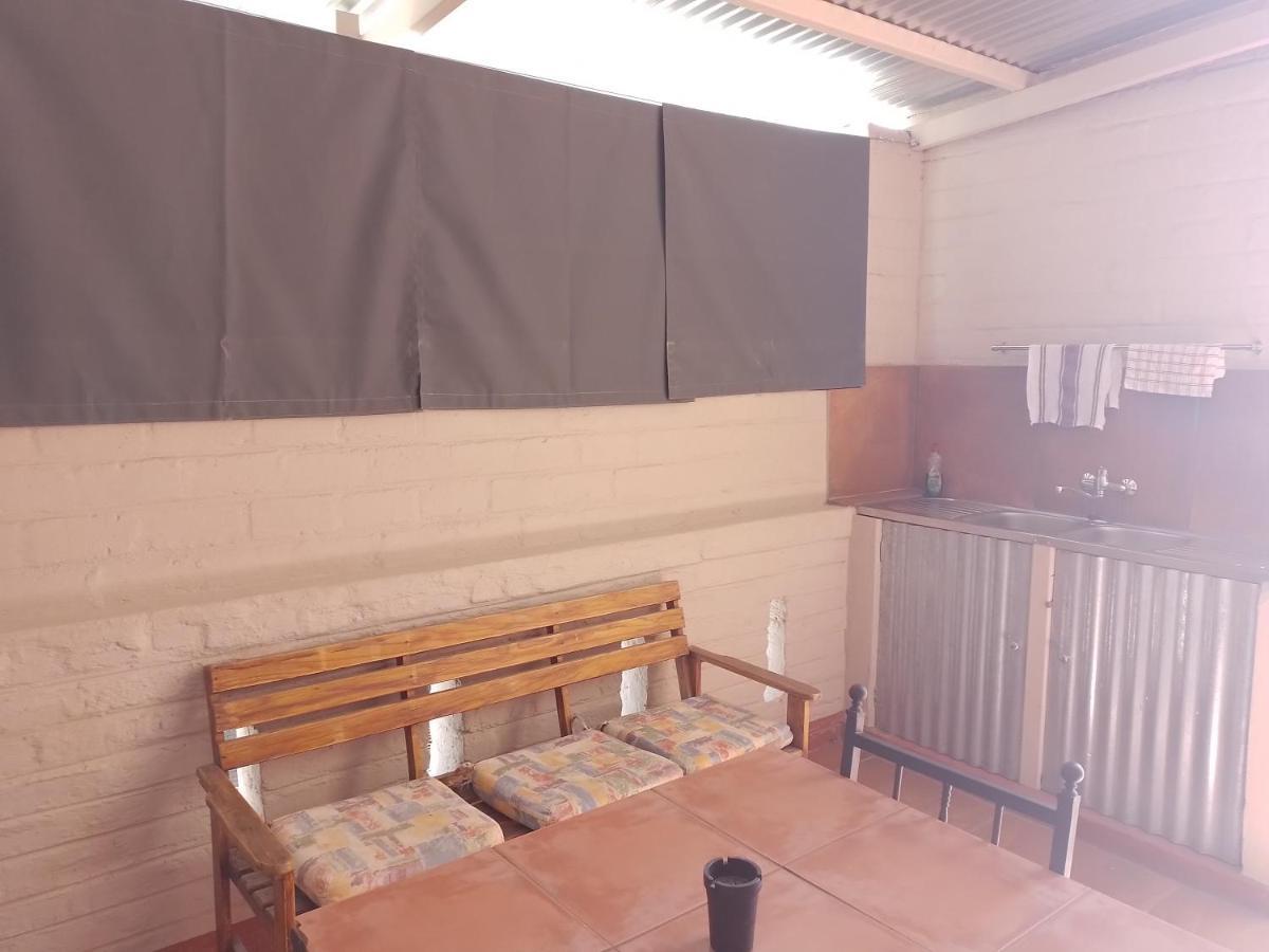 Larochelle Guesthouse ケートマンスフープ エクステリア 写真